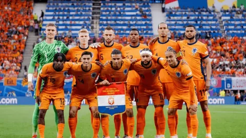 汪小菲接送孩子转变方式，举动获台媒好评，小玥儿言辞感人至深