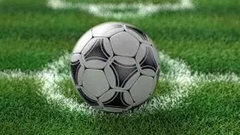 “东契奇揽三双显神威，里夫斯独砍30分，湖人连胜马刺再创佳绩”