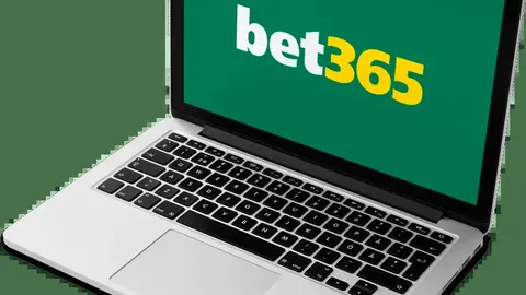 “挑战曼联，莫耶斯坦言：顶级教练也难免经历低谷。”