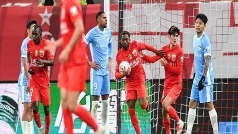 曼联青训险失16岁天才帕尔默